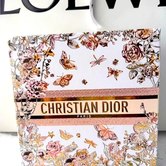 Dior exclusive Box with Branded Tissue Paper in Cream - Picture 1 of 4